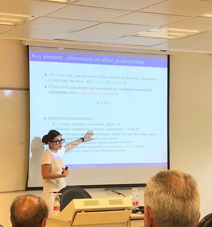 Beatrice Michaeli presenting at seminar